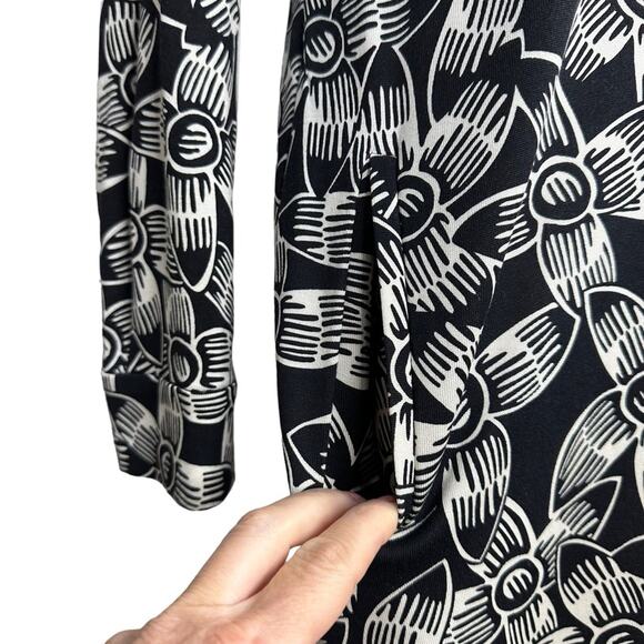 DVF Diane Von Furstenberg Silk Floral Pocketed V-neck Dress 8 - Picture 5 of 11